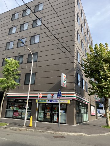 コンビニエンスストア　徒歩２分